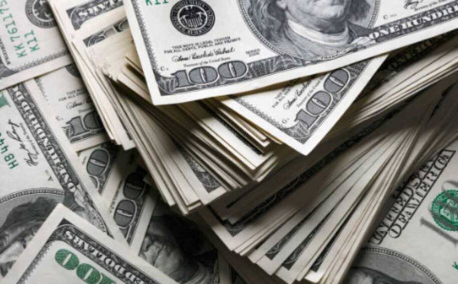 Dólar cai para R$ 5,00 após declarações de Trump e tensão política no Brasil