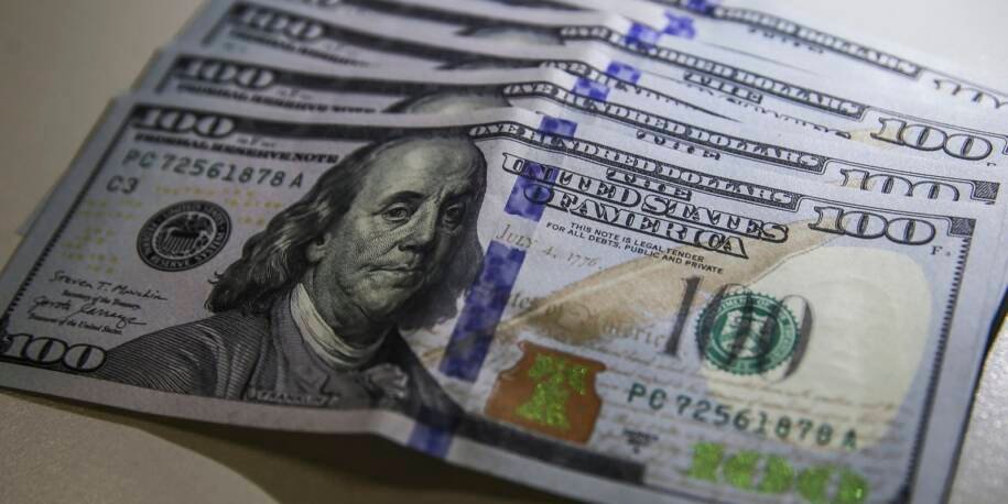 Dólar despenca para R$ 4,89 e Ibovespa reage, mas tensões no Oriente Médio persistem