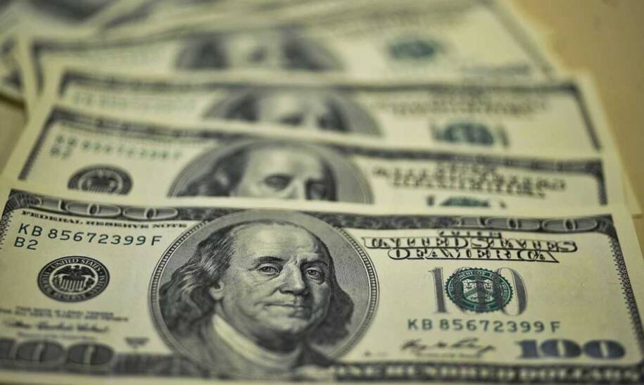 Dólar sobe a R$ 5,067 e Ibovespa cai com tensões políticas e guerra no Oriente Médio