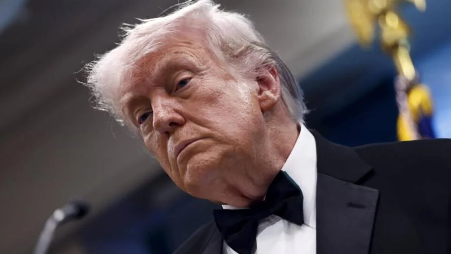 Donald Trump impõe tarifas e afeta economia brasileira em meio a crises globais