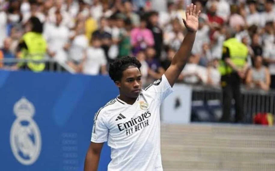 Endrick brilha com assistência, mas Lyon perde e cai para 4ª posição no Francês