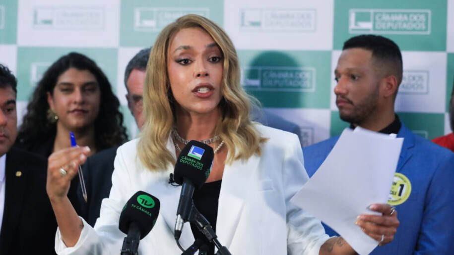Erika Hilton nega compensações a empresas e gera tensão com Lula e Tarcísio