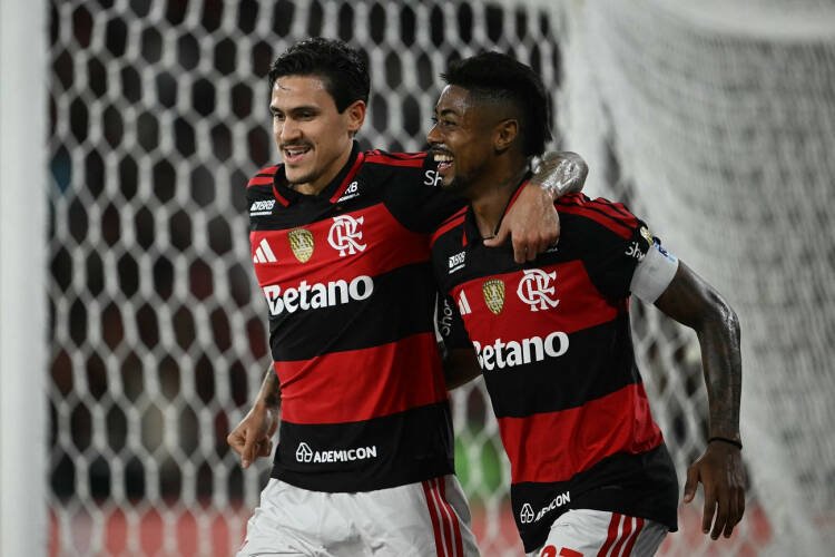 Flamengo atropela Cusco com 3 a 0 e aguarda resultados decisivos na Libertadores