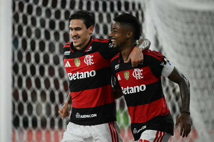 Flamengo atropela Cusco com 3 a 0 e aguarda resultados decisivos na Libertadores