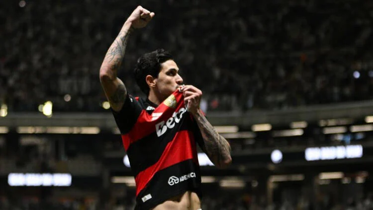 Flamengo conquista vitória crucial sobre Estudiantes e lidera Grupo A da Libertadores