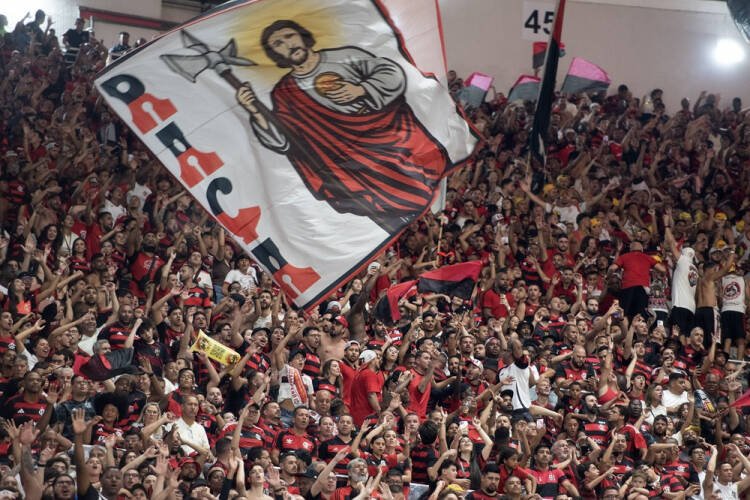 Flamengo e Cruzeiro vivem dramas emocionantes nas últimas rodadas do Brasileirão