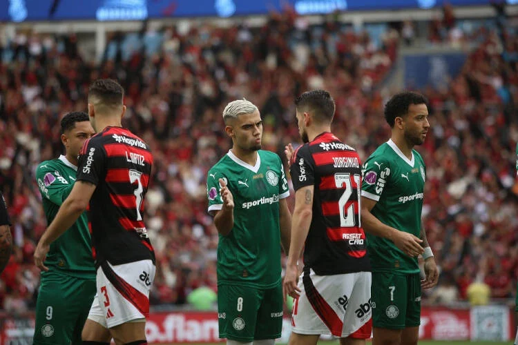 Flamengo e Palmeiras duelam no Maracanã em busca da liderança do Brasileirão