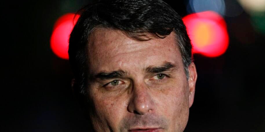 Flávio Bolsonaro admite contato com Daniel Vorcaro e R$ 134 milhões para filme