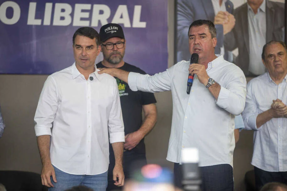 Flávio Bolsonaro admite pedido de R$ 60 milhões a Daniel Vorcaro em meio a crise