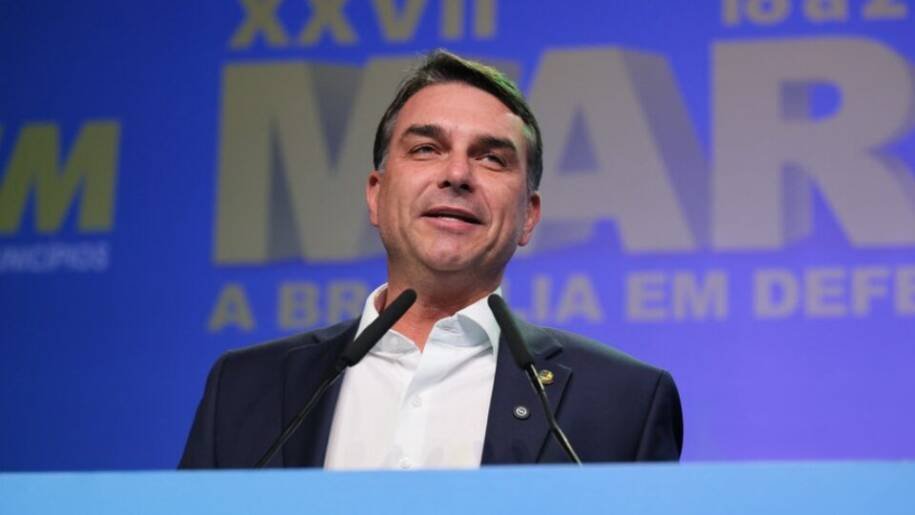 Flávio Bolsonaro defende Nordeste e critica Lula em discurso polêmico