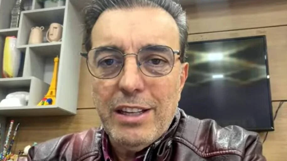 Flávio Bolsonaro mantém pré-candidatura e ignora críticas após vazamento de áudio