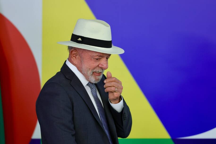Flávio Bolsonaro pede dinheiro a Daniel Vorcaro e gera tensão na política