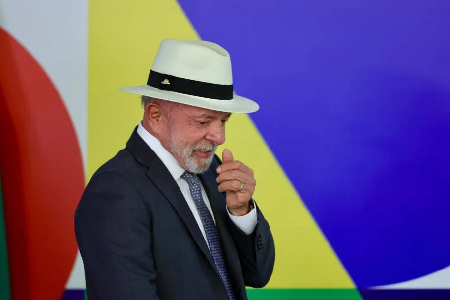 Flávio Bolsonaro pede dinheiro a Daniel Vorcaro e gera tensão na política