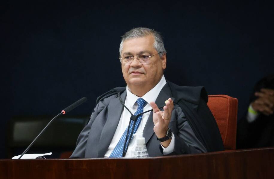 Flávio Dino prorroga afastamento de Mário Neto em meio a investigação da PF