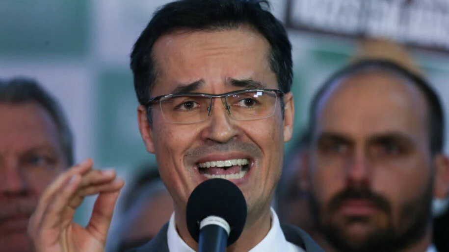 Flávio Dino revoga remoção de reportagem sobre Deltan Dallagnol e gera polêmica
