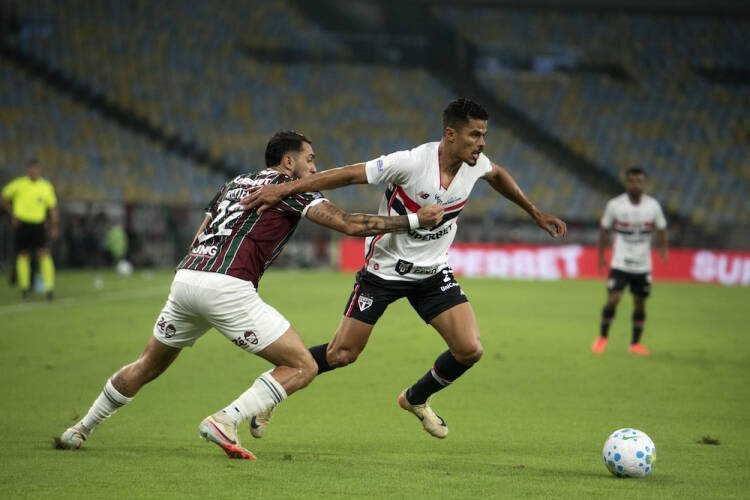 Fluminense domina e vence São Paulo no Maracanã, complicando a situação do MorumBís