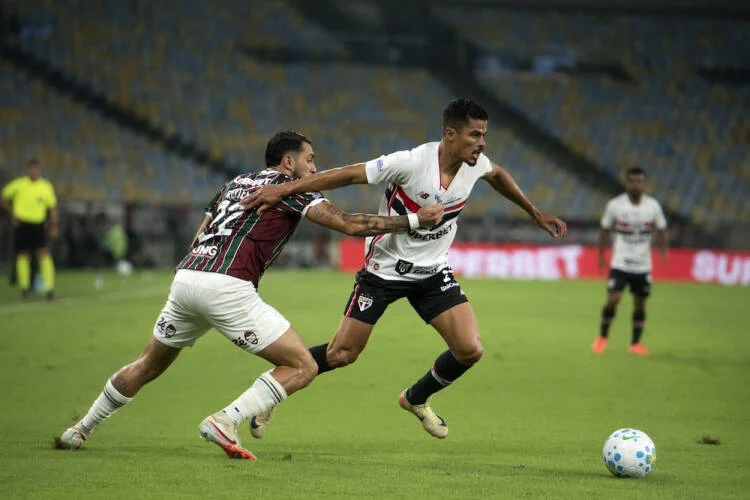 Fluminense domina e vence São Paulo no Maracanã, complicando a situação do MorumBís