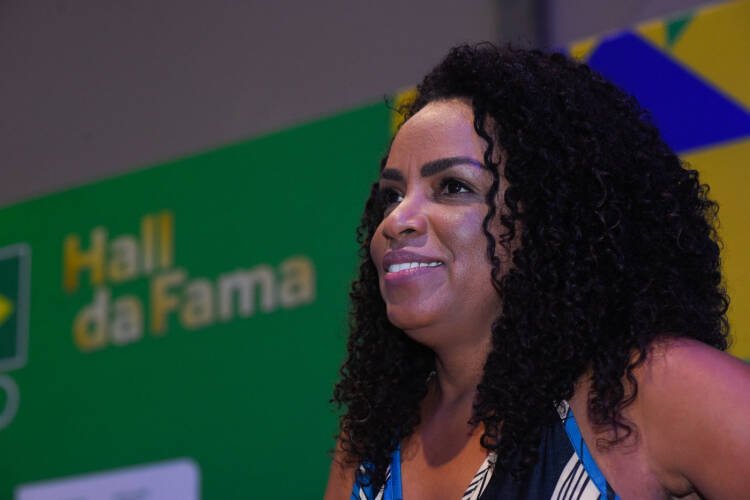 Fofão assume cargo de auxiliar técnica e promete ajudar seleção feminina de vôlei