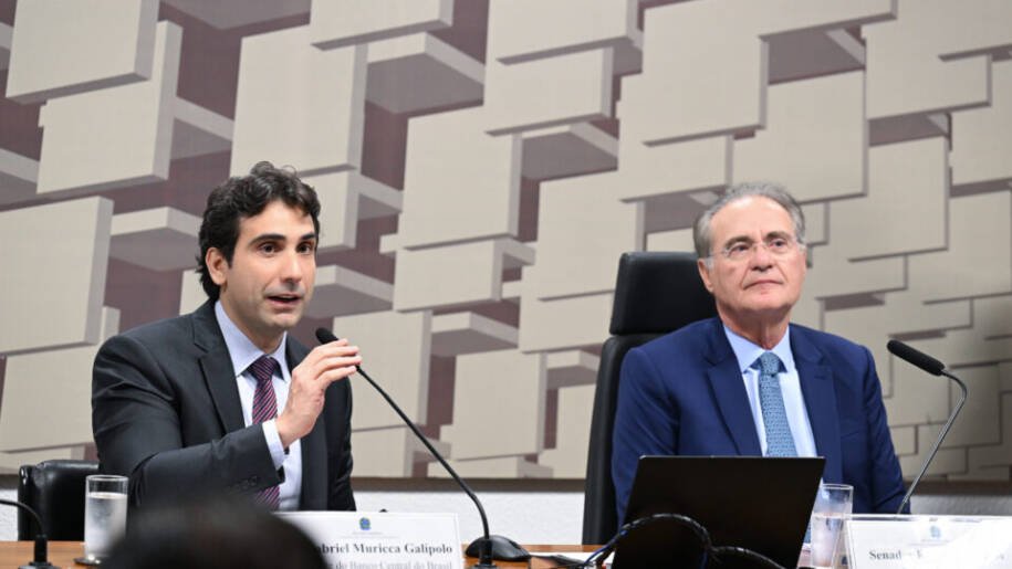 Gabriel Galípolo critica proposta de Renan Calheiros para o FGC e gera polêmica