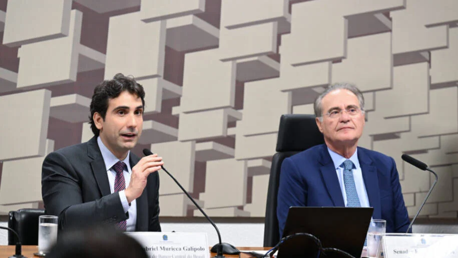 Gabriel Galípolo critica proposta de Renan Calheiros para o FGC e gera polêmica