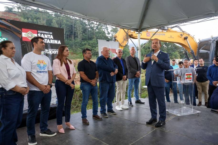 Governador Jorginho Mello assina ordem de serviço para pavimentação em Itapema