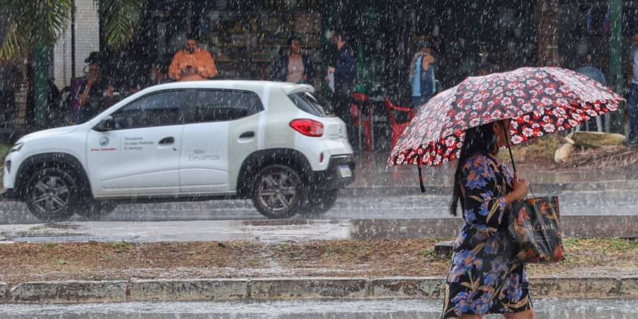 Governador Jorginho Mello decreta alerta climático em SC e mobiliza Defesa Civil