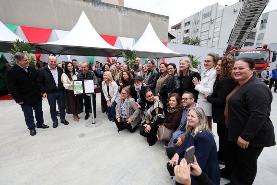 Governador Jorginho Mello inaugura reformas em 42 escolas e promete mais investimentos