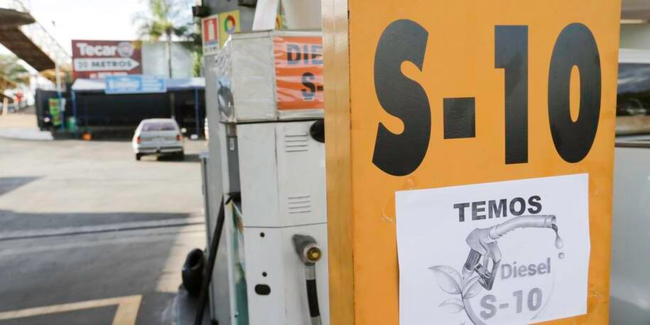 Governo brasileiro concede R$ 10 bilhões em subsídios e aumenta importações de diesel