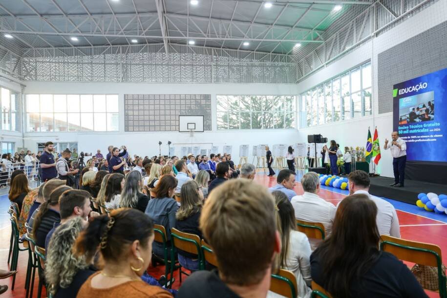 Governo de SC inaugura ginásio em Joinville e investe R$ 10 milhões em educação