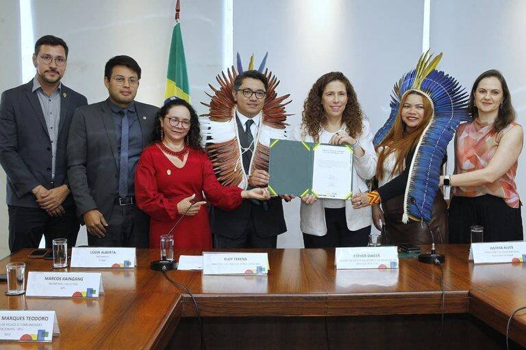 Governo do Brasil destina 3 milhões de hectares para reservas indígenas e muda gestão