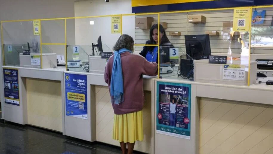 Governo libera Correios para vender seguros e chips após rombo de R$ 8,5 bi