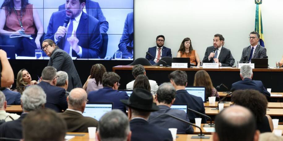 Guilherme Boulos critica compensação a empresas e defende fim da escala 6×1