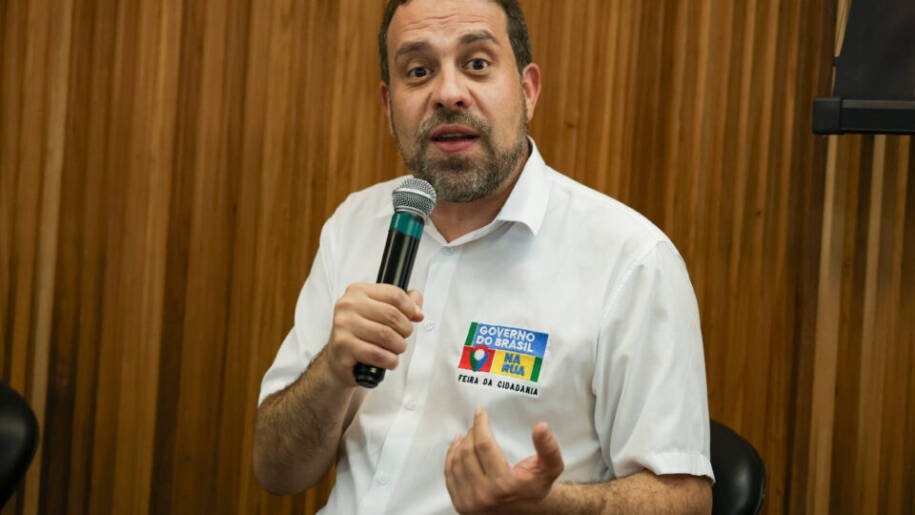 Guilherme Boulos critica proposta de compensação a empresas por redução de jornada