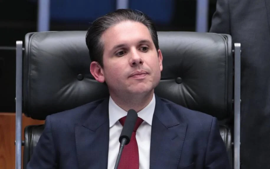Hugo Motta confirma votação de projeto sobre minerais críticos em meio a reunião de Lula e Trump