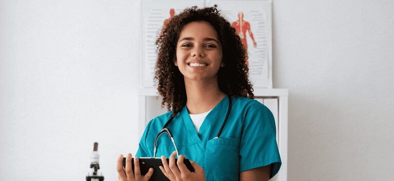 Inep inicia aplicação da 2ª etapa do Revalida 2025/2 e gera expectativa entre médicos