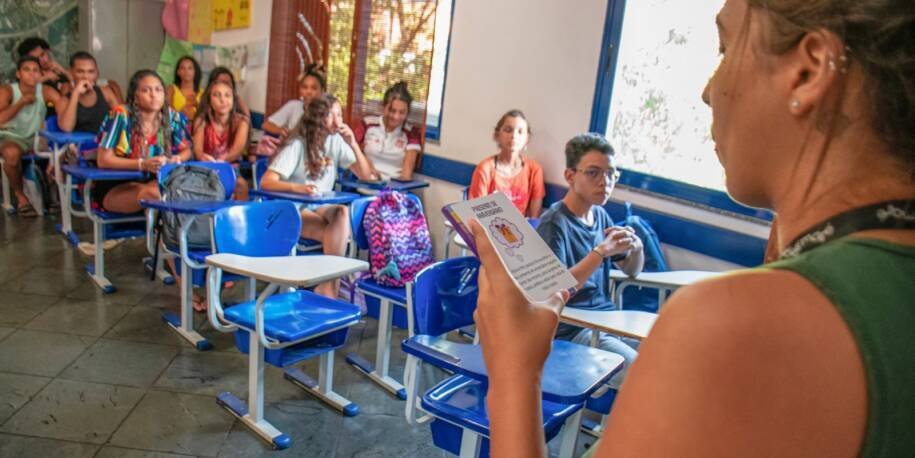 Instituto Alana revela que 37,1% das alunas faltam por dores menstruais