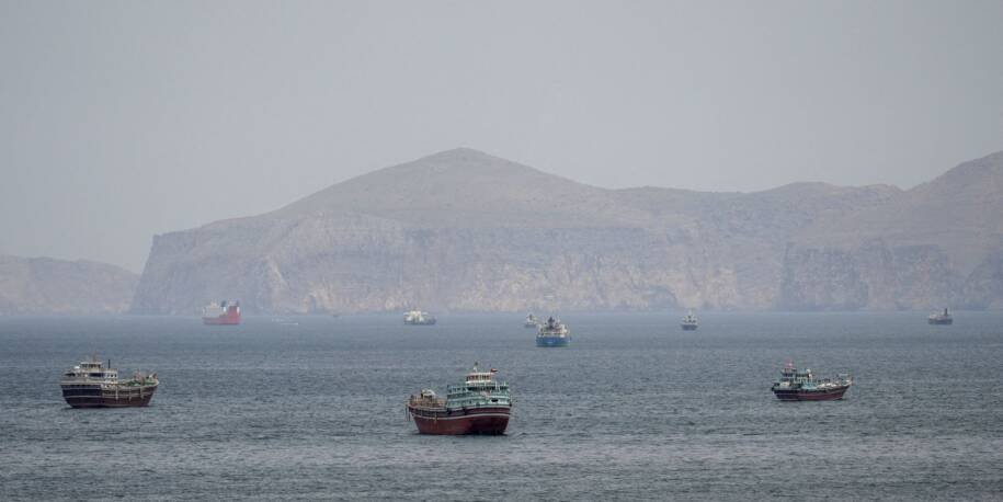 Irã ataca navio de guerra dos EUA e Trump decide escoltar embarcações no Golfo