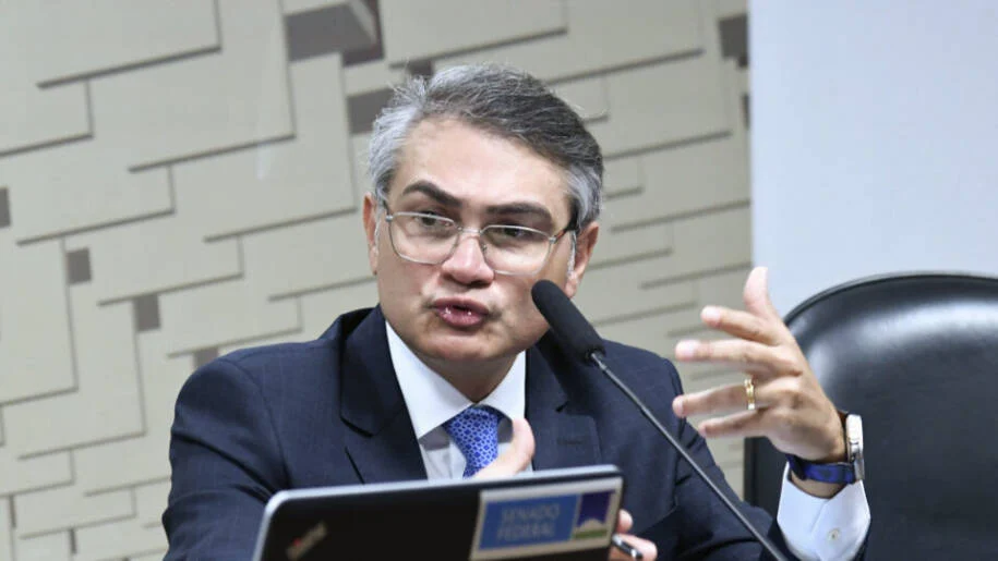 Isaac Sidney critica novo Desenrola e alerta sobre endividamento alarmante