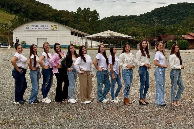 Itajaí revela 14 candidatas que disputam coroas na 40ª Festa Nacional do Colono