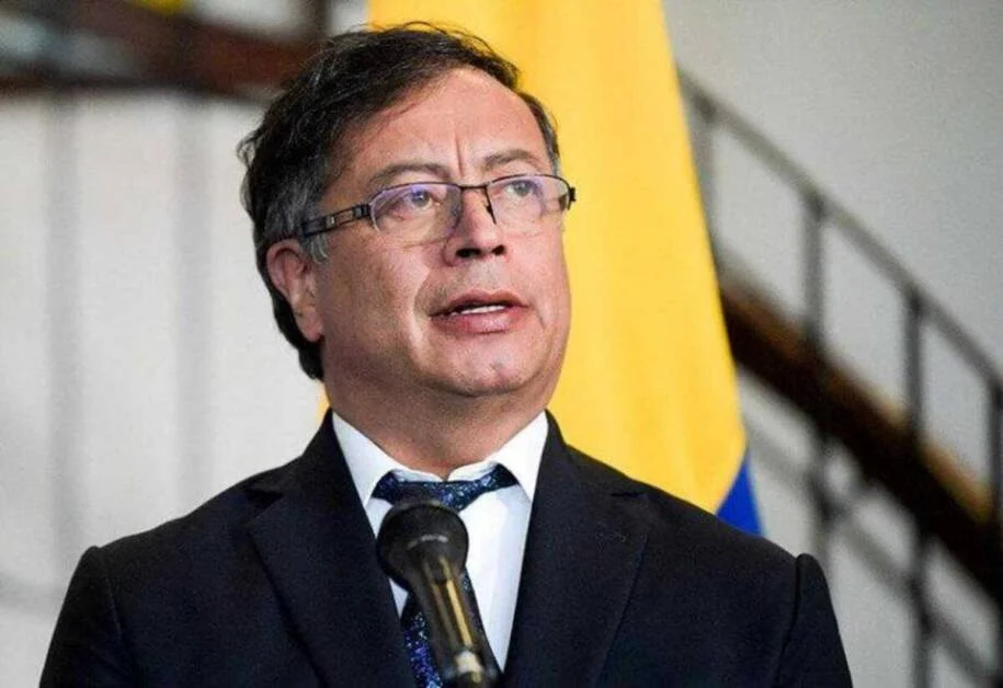 Iván Cepeda lidera eleições na Colômbia enquanto Gustavo Petro enfrenta crise