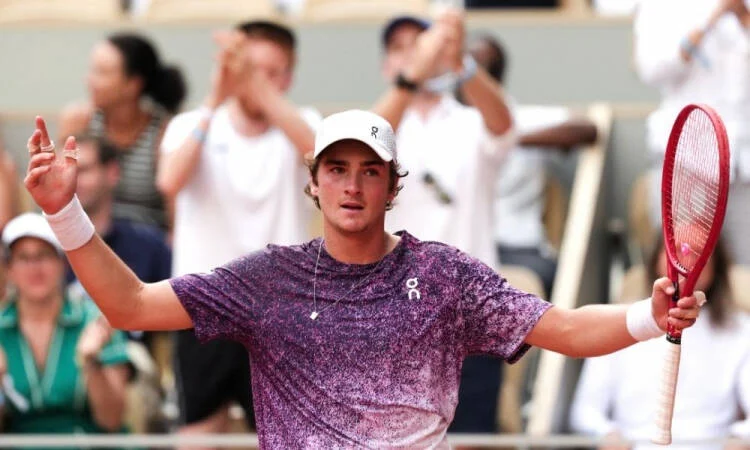 João Fonseca desafia Casper Ruud nas oitavas de final após vencer Djokovic