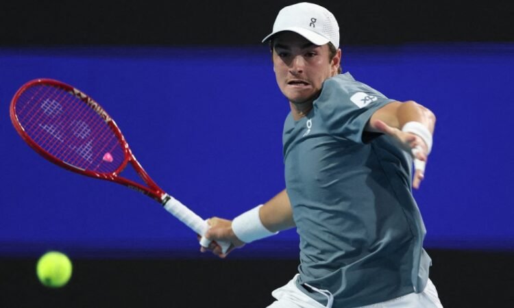 João Fonseca estreia em Roland Garros e pode enfrentar Djokovic na terceira rodada