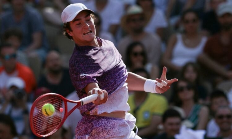 João Fonseca supera Luka Pavlovic e avança em Roland Garros; próximo desafio é tenso