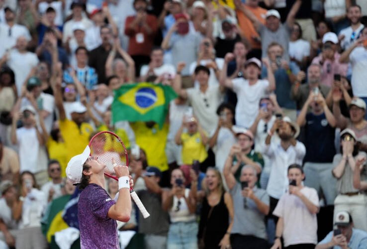 João Fonseca vira jogo emocionante contra Dino Prizmic e enfrenta Djokovic