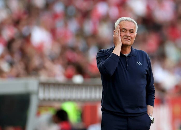 José Mourinho nega contato do Real Madrid enquanto Álvaro Arbeloa vive pressão