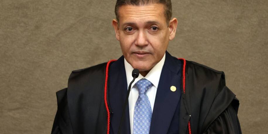 Kassio Nunes Marques assume TSE e alerta sobre uso ilegal de IA nas eleições