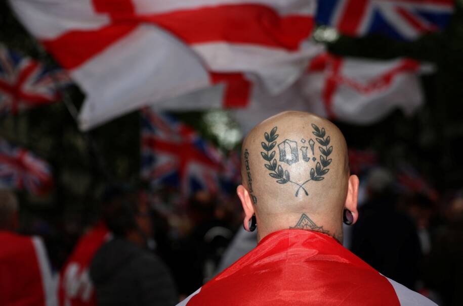 Keir Starmer critica marcha de Tommy Robinson em Londres com 80.000 manifestantes