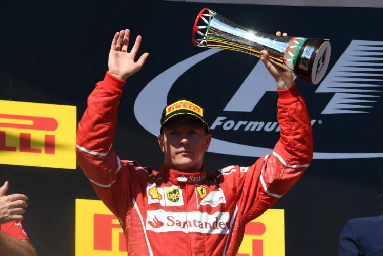 Kimi Räikkönen conquista título mundial em 2007 após drama em Interlagos