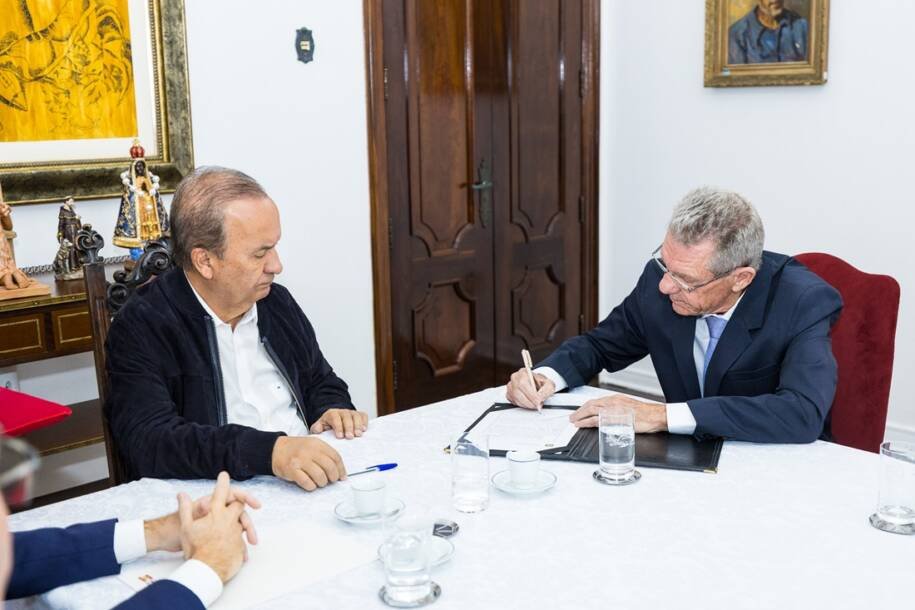 Leodegar Tiscoski assume Sicos e promete fortalecer economia em SC
