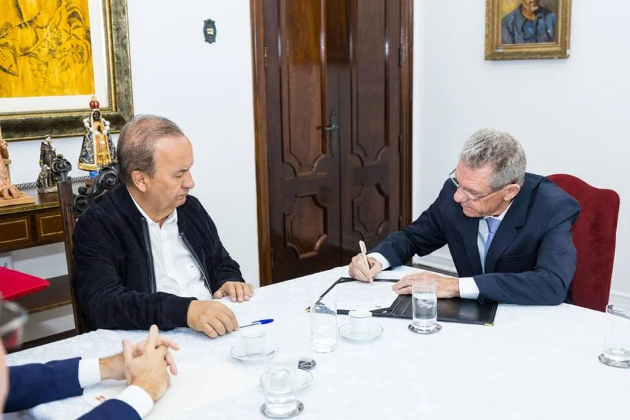 Leodegar Tiscoski assume Sicos e promete fortalecer economia em SC